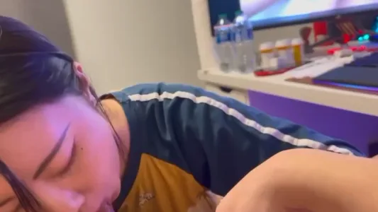 Vừa em đá bóng vừa đá bi anh